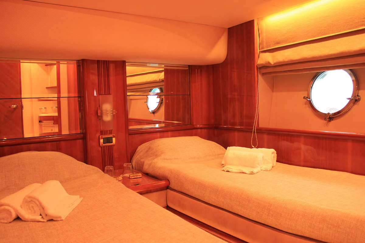 LOULOU - Twin cabin.jpg