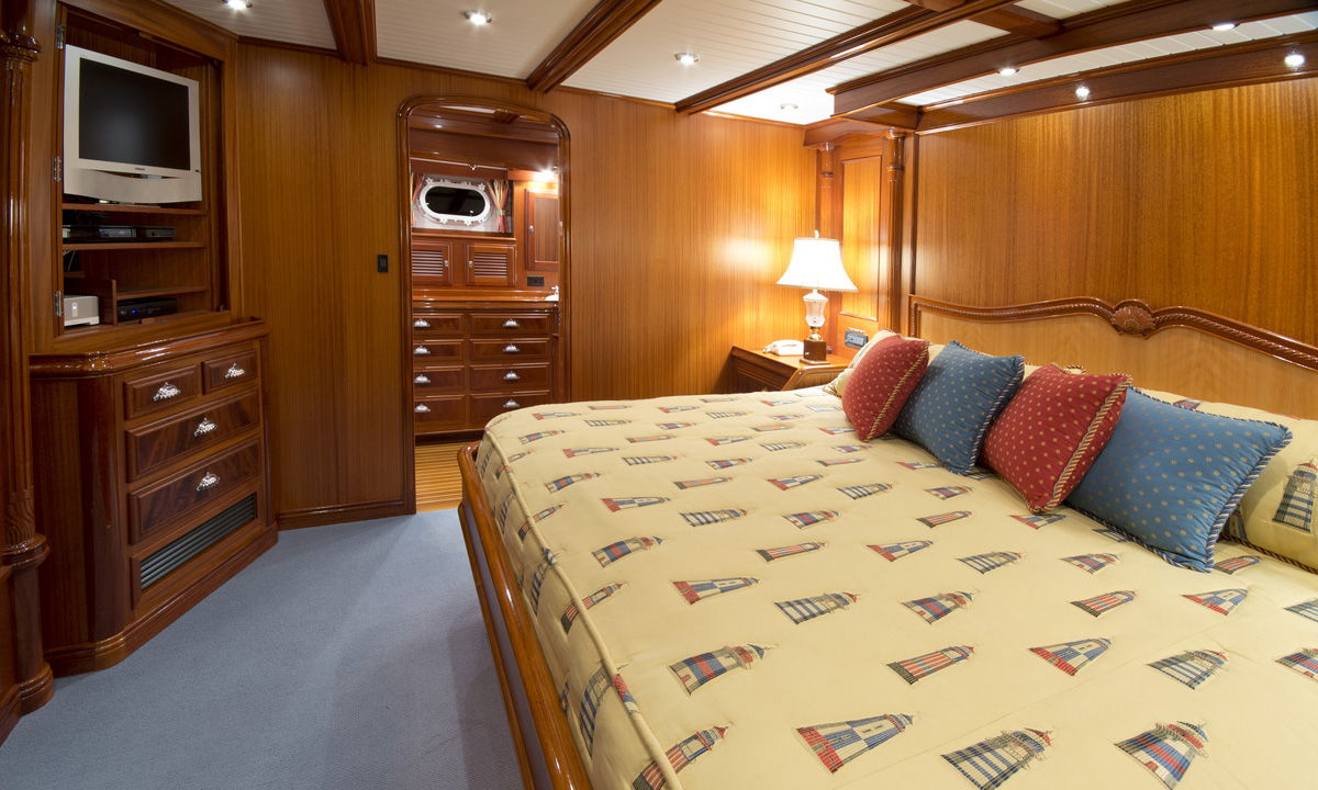LYMAN MORSE Yacht EXCELLENCE -  Guest Cabin 2.jpg