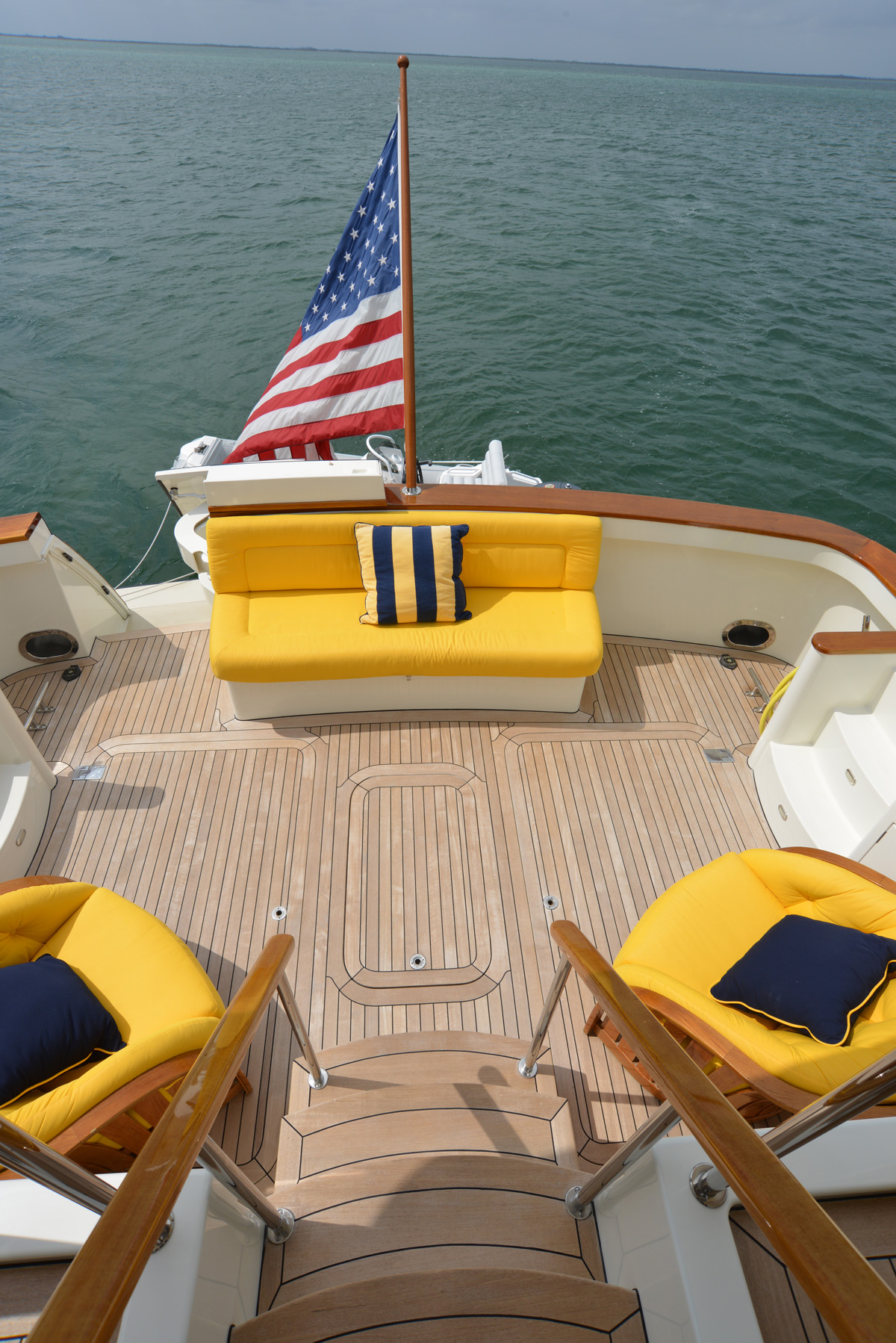 LYMAN MORSE Yacht EXCELLENCE -  Spacious Deck.jpg
