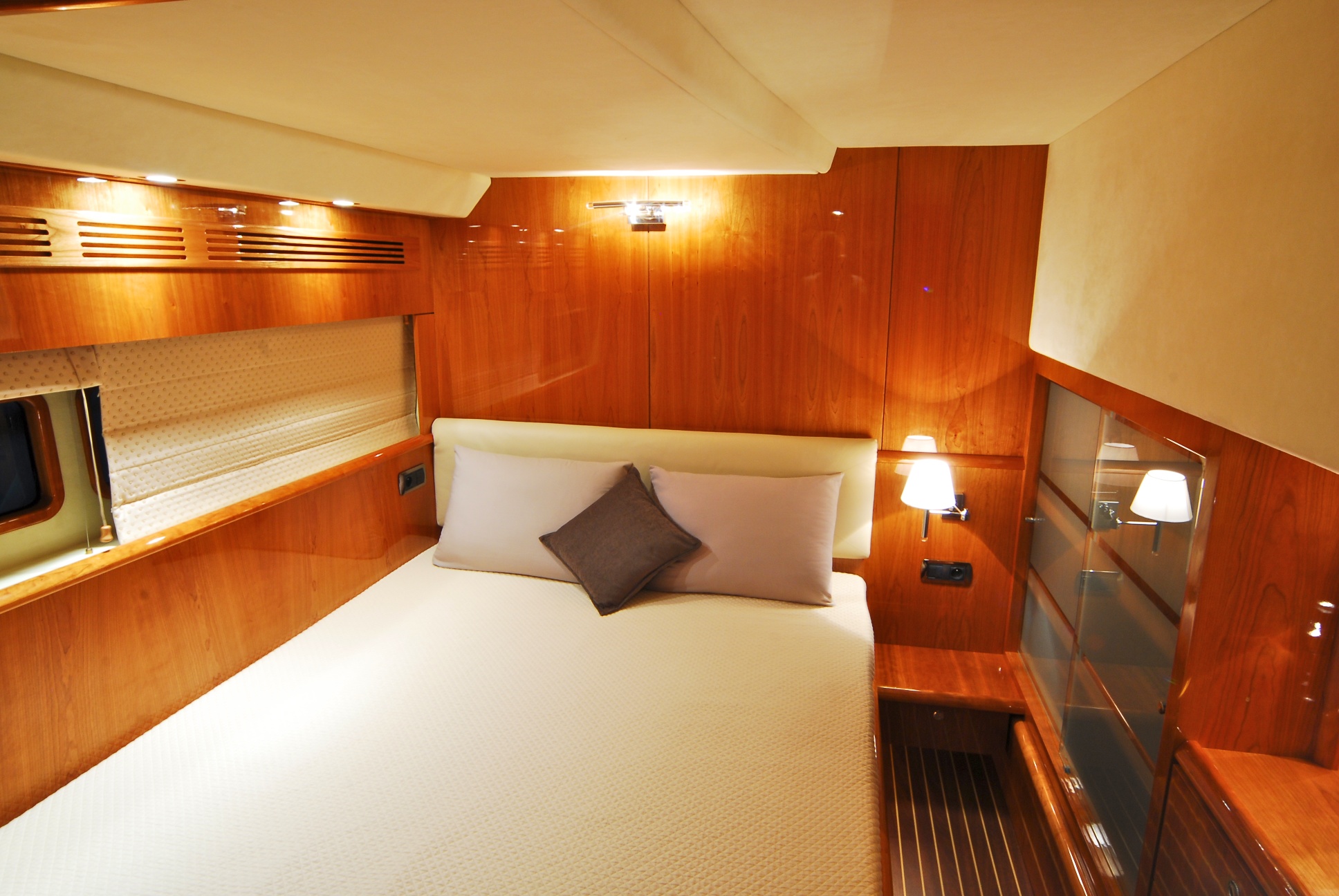 Lady Alliaura - Guest Cabin.jpg