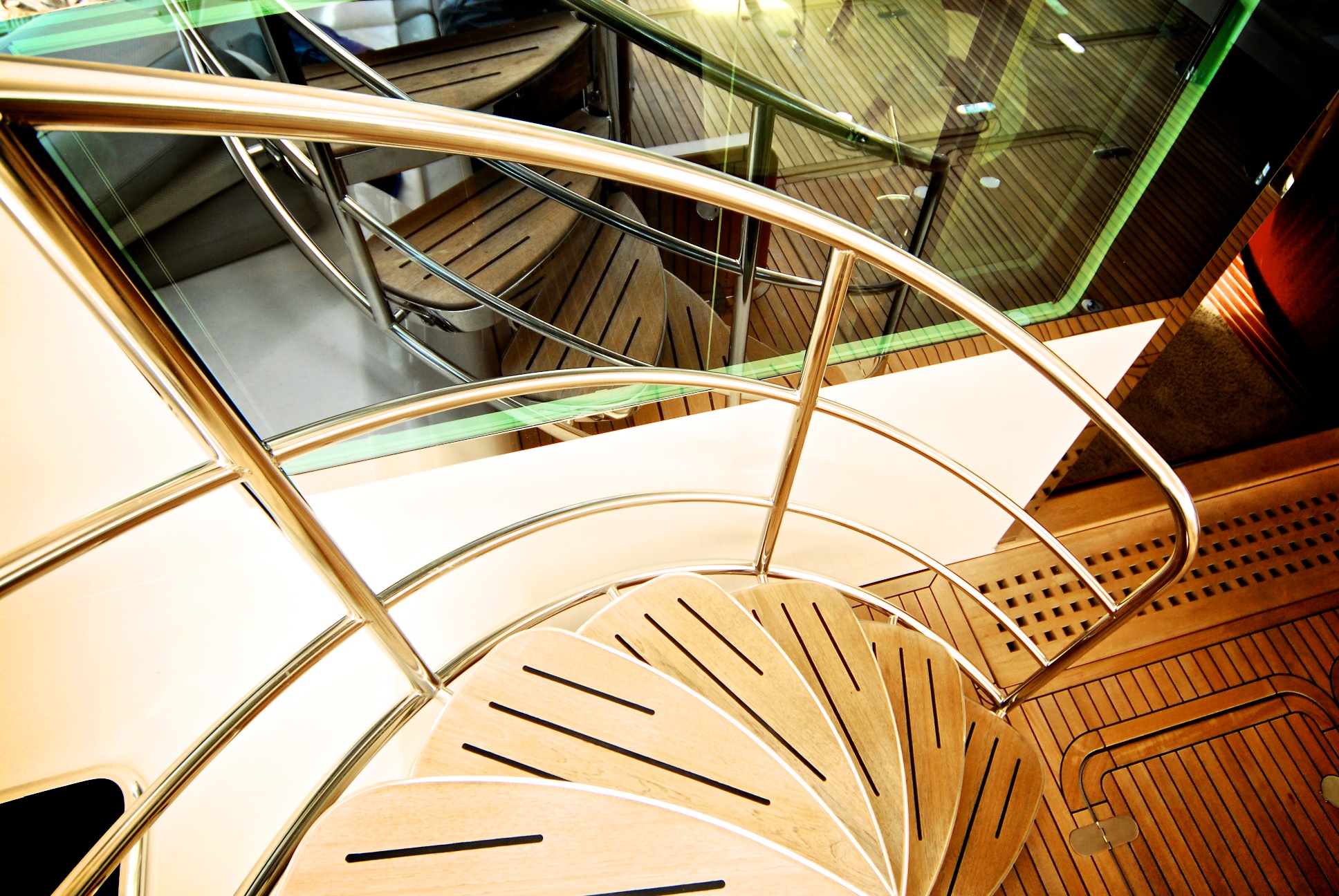 Lady Alliaura - Steps to Flybridge.jpg