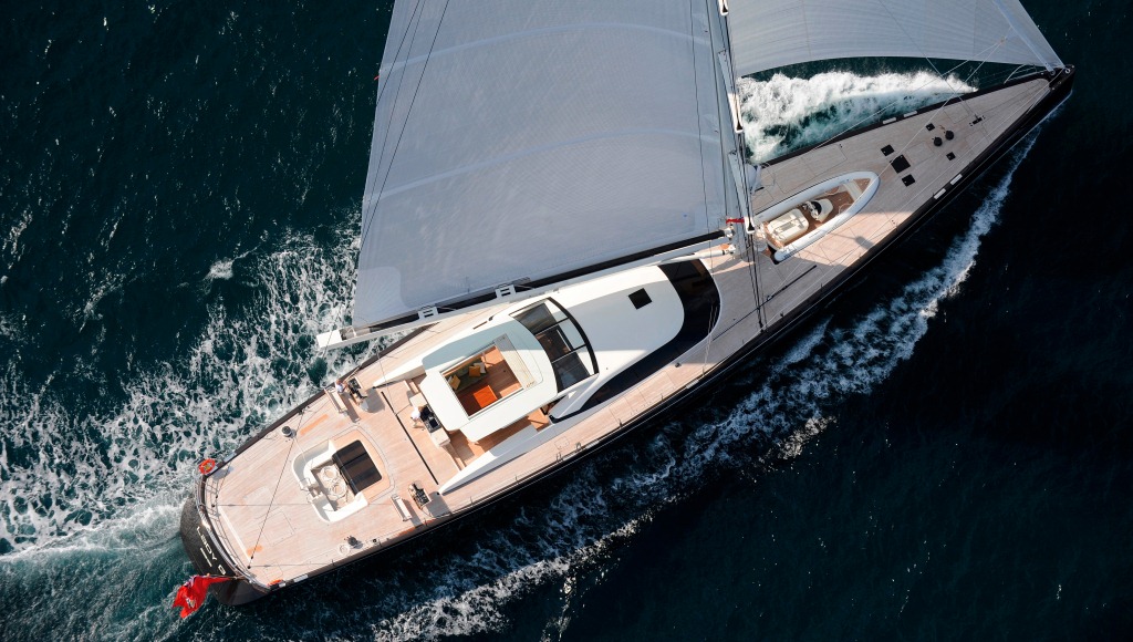 Lady B Mast Sailing.jpg