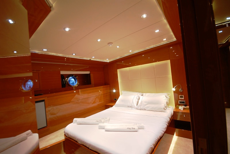 Lady Deisy -  Double Cabin.jpg