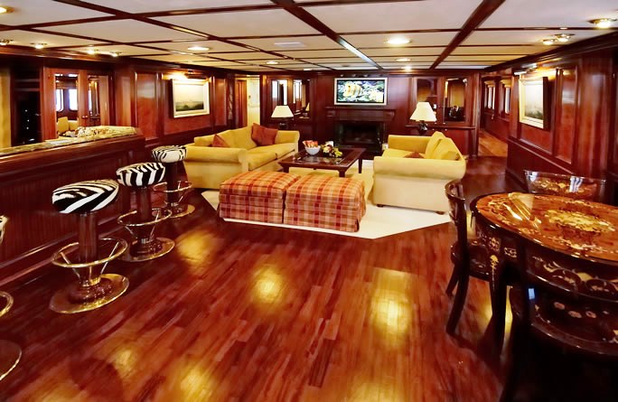 Lady K II Upper deck Saloon.jpg