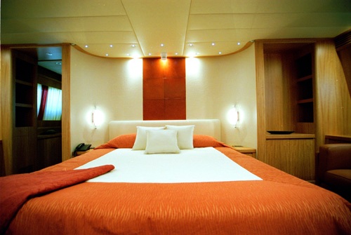 Lady Natinia Master Cabin.jpg