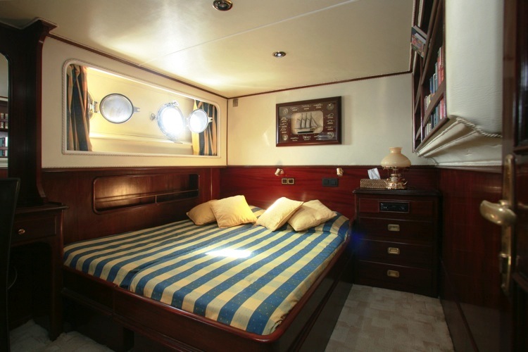 Lady Roxanne -  VIP Cabin.jpg
