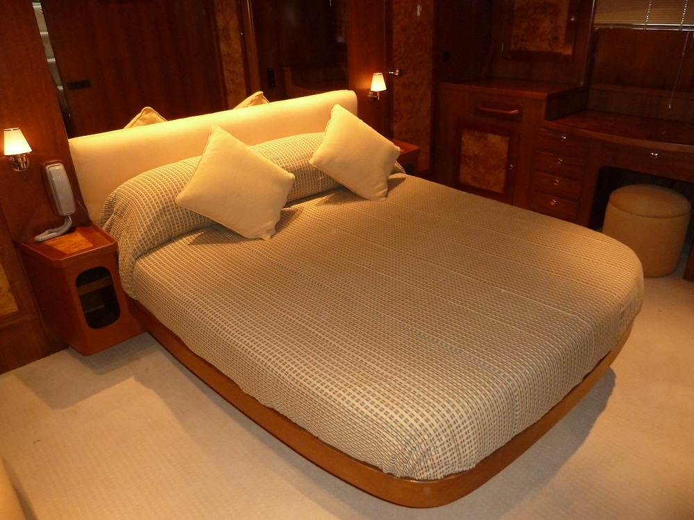 Lady Tatiana of London -  VIP Cabin.jpg