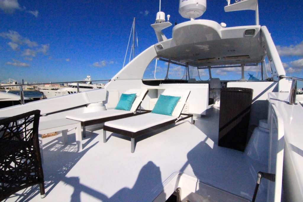 Lazzara 76 PLAN B - Flybridge 3.jpg