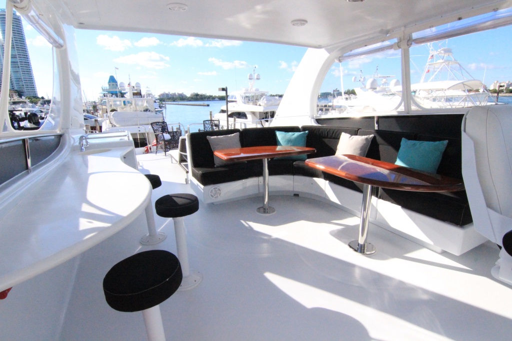 Lazzara 76 PLAN B - Flybridge 4.jpg
