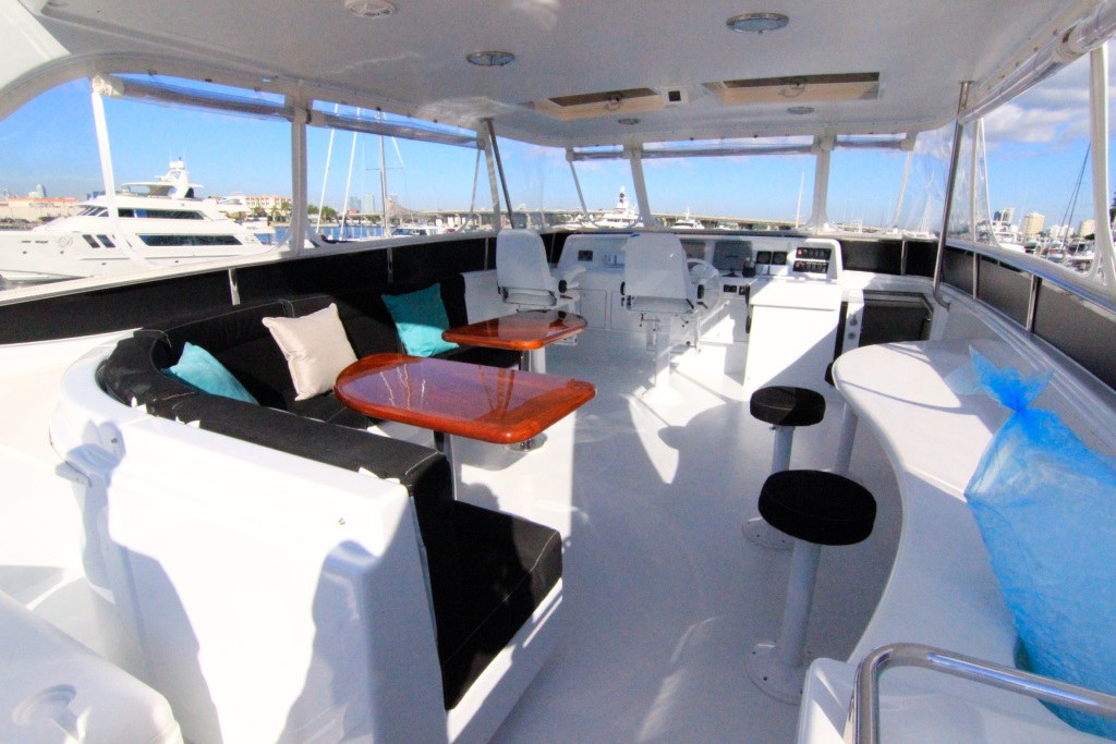 Lazzara 76 PLAN B - Flybridge.jpg