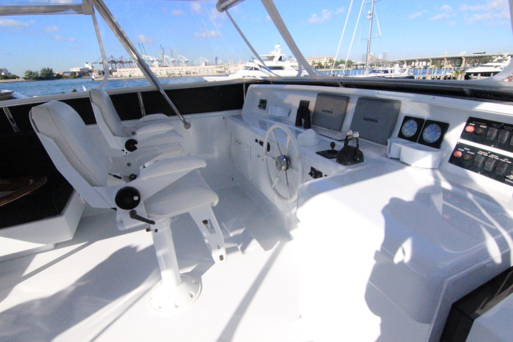 Lazzara 76 PLAN B - Flybrige 5.jpg