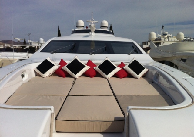 Leopard ADDICTION -  Foredeck.JPG