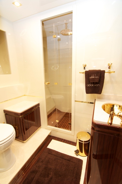 Leopard ADDICTION -  Guest Ensuite 2.jpg