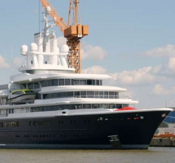 Luna - Superyacht .png