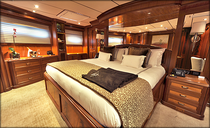 Luxury Yacht VIVIERAE.jpg
