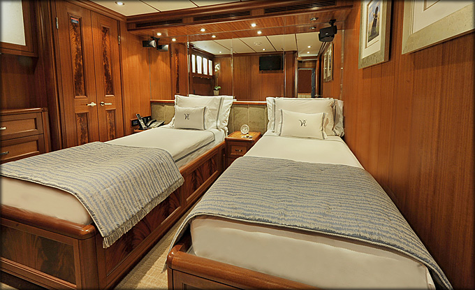 Luxury charter yacht VIVIERAE - Twin Cabin.jpg