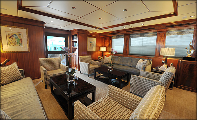 Luxury superyacht VIVIERAE - saloon.jpg
