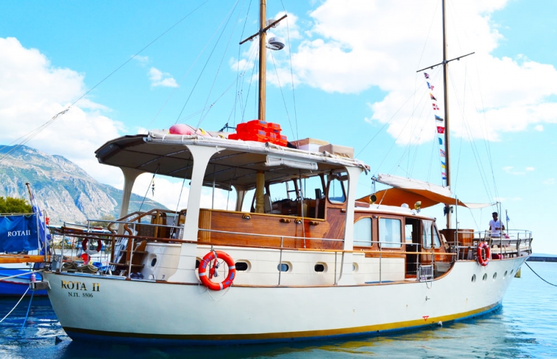 Luxury yacht ROTA II - Feadship classic yacht.jpg