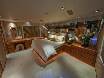 Luxury yacht Sea Bear Master Stateroom.jpg