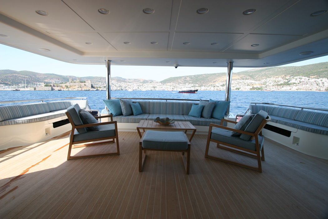 M&M - Aft Seating Area.JPG