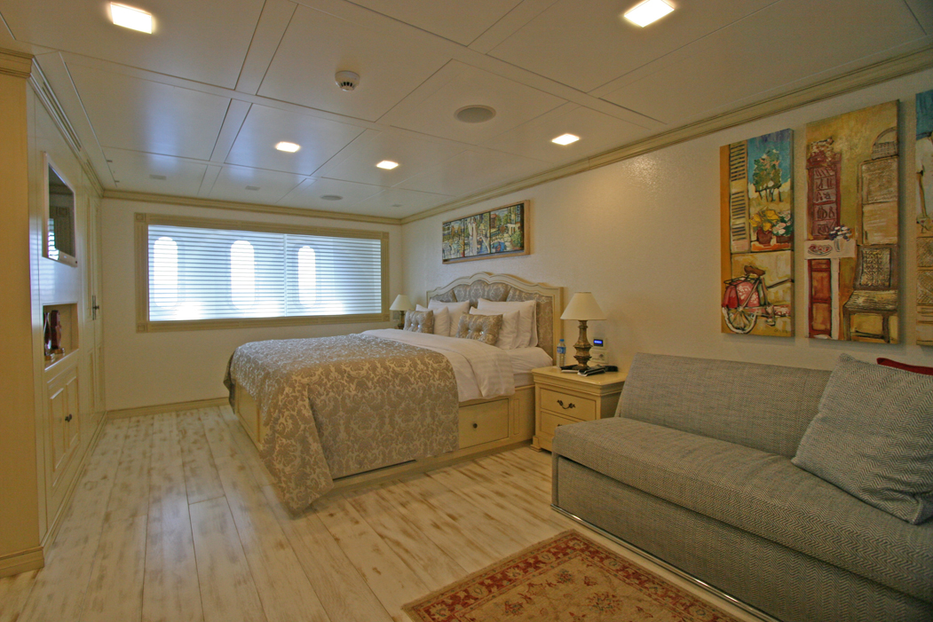 M&M - Lower Deck Master Cabin 02.JPG