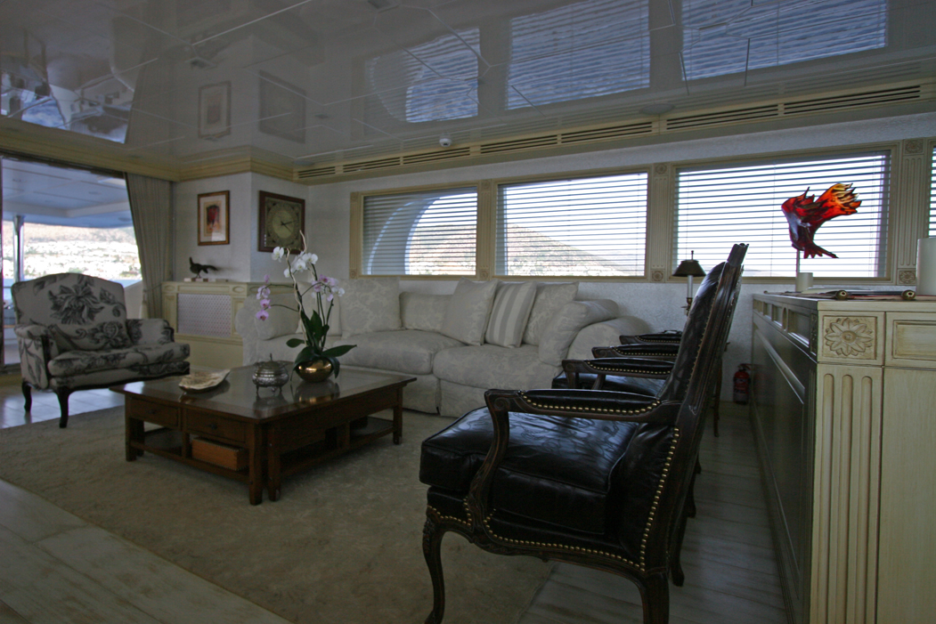 M&M - Main Salon 2.JPG