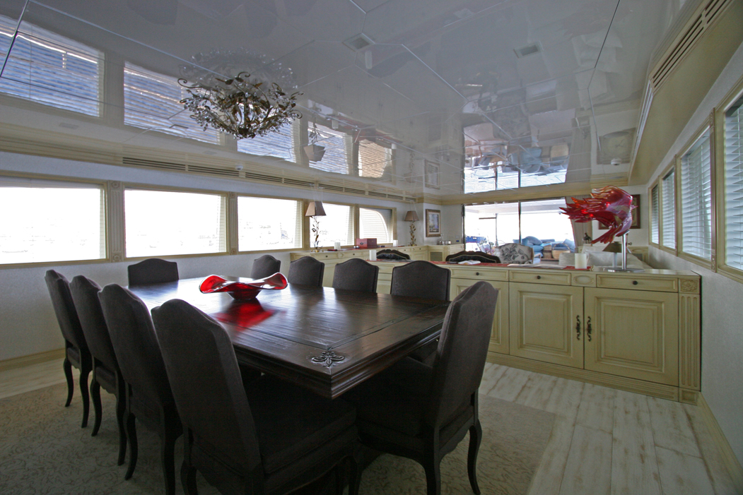 M&M - Main Salon.JPG