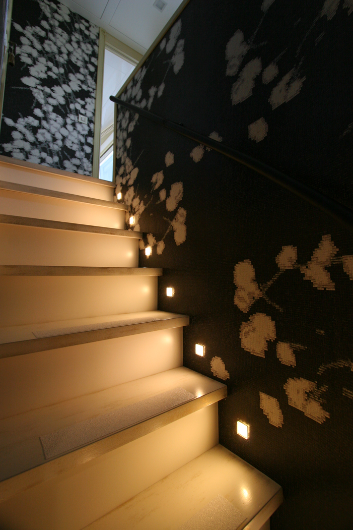M&M - Staircase.JPG