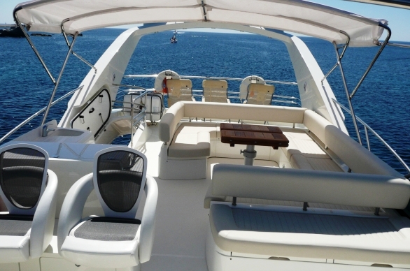 MAEVAFLO 4 -  Flybridge.jpg