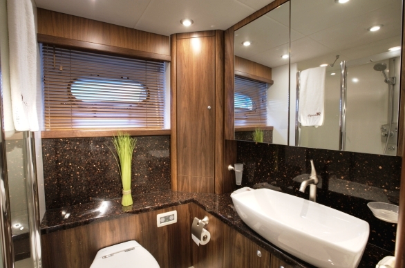 MAEVAFLO 4 -  Master Ensuite.jpg