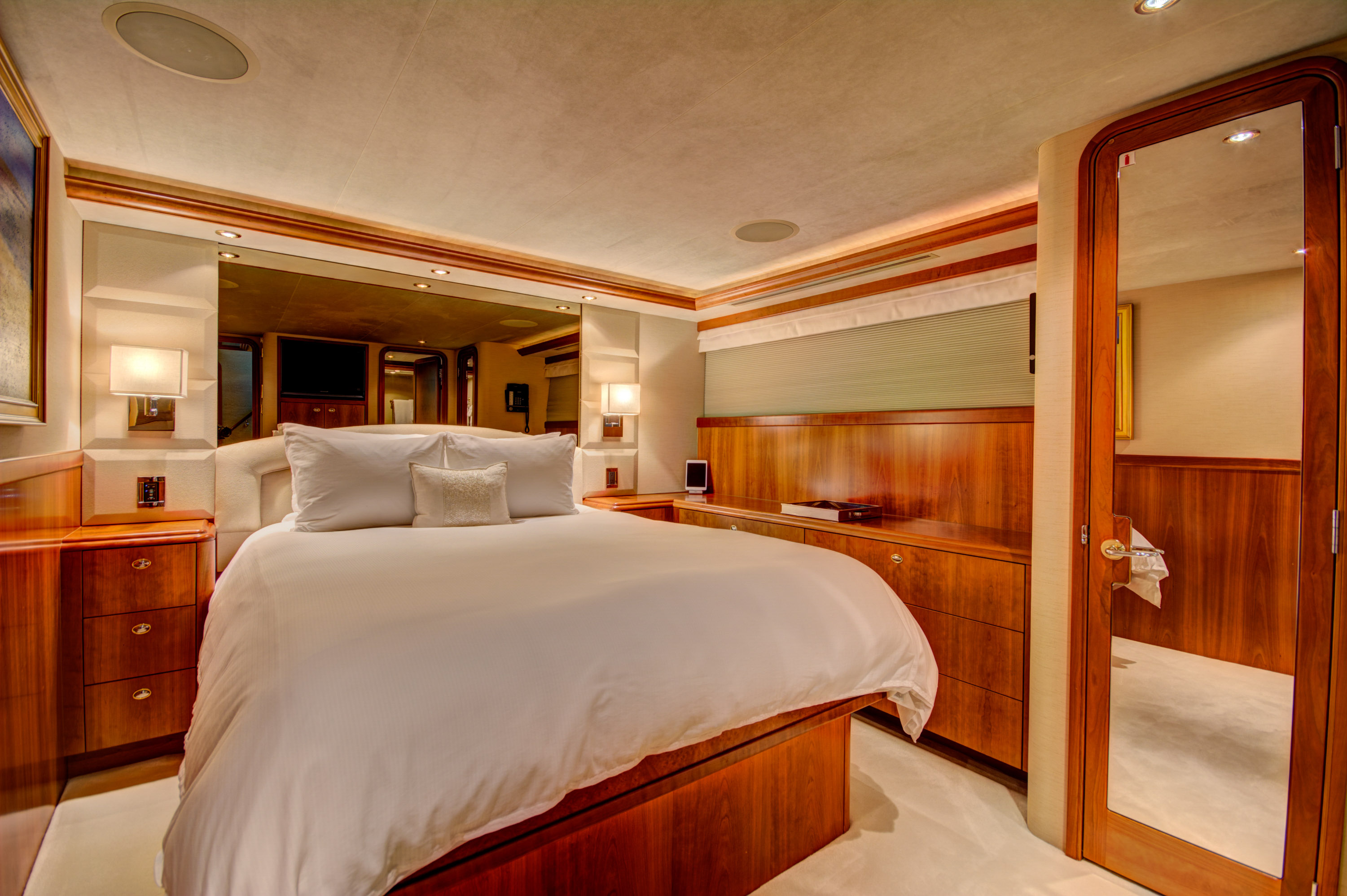 MAGGIE - Guest cabin.jpg