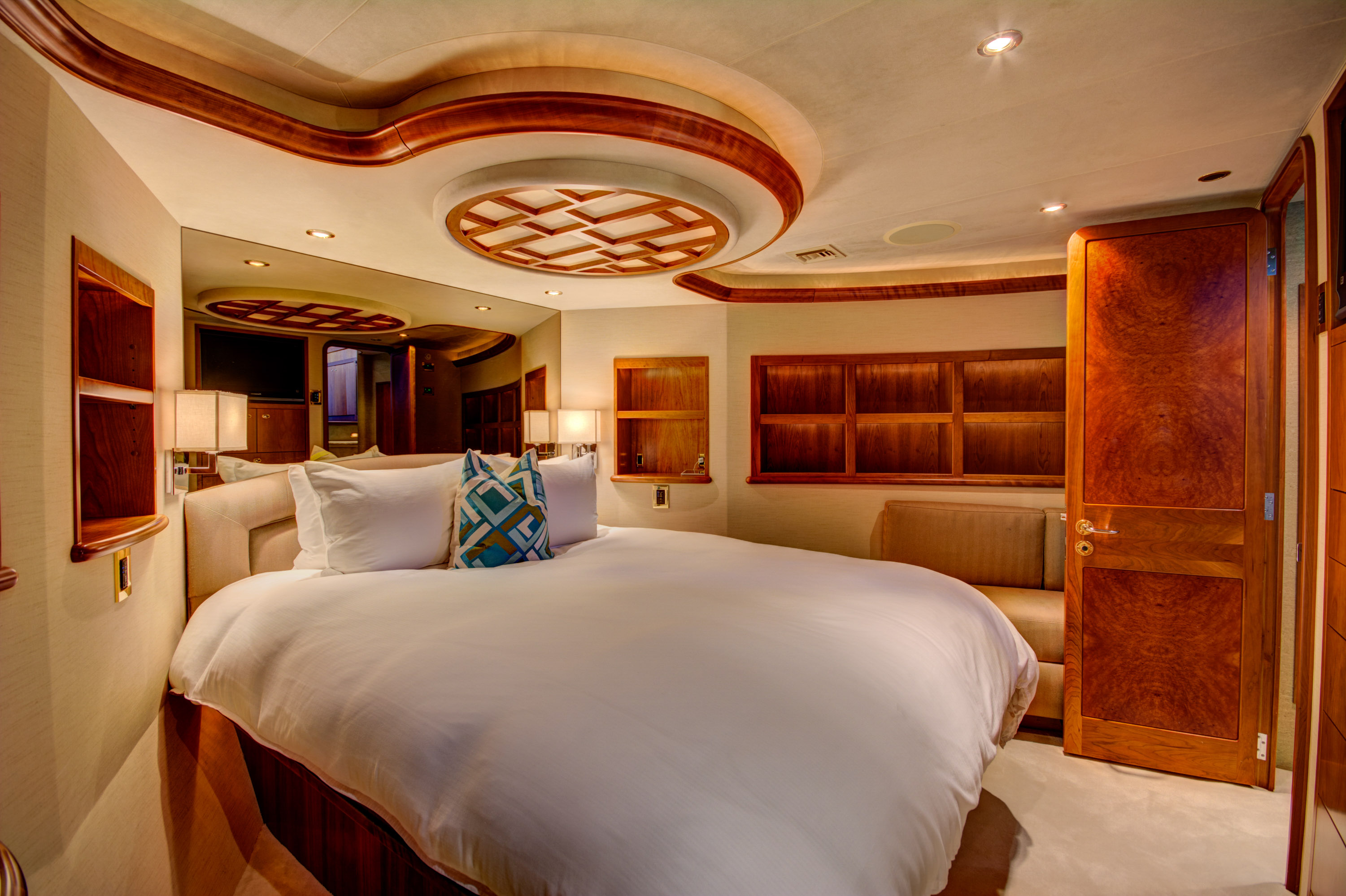 MAGGIE - VIP cabin.jpg
