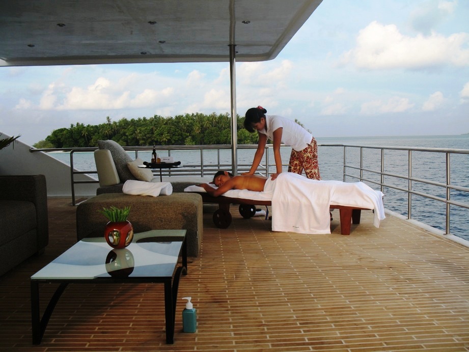 MALDIVE MOSIAQUE  - Outdoor massage therapy.jpg