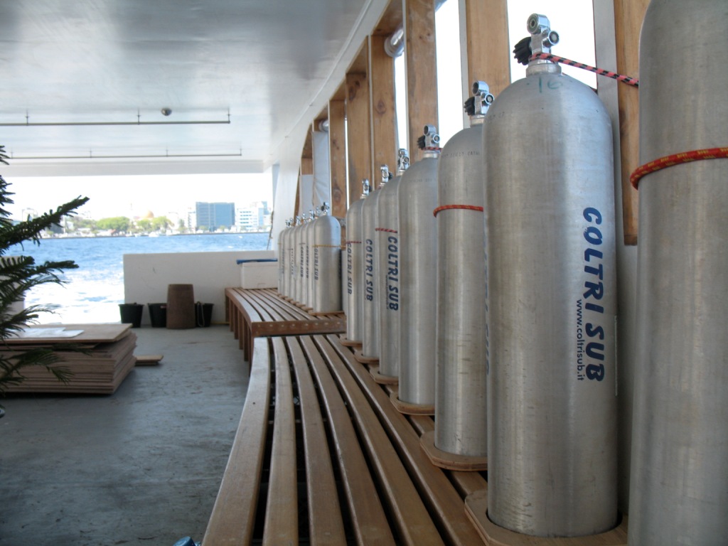 MALDIVE MOSIAQUE - Diving Gear.jpg