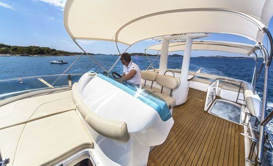 MALI KARLO -  Flybridge.jpg