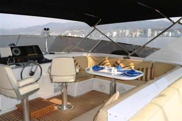 MARAZUL -  Flybridge Helm.jpg