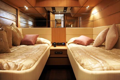 MAXIMO -  Twin cabin.jpg