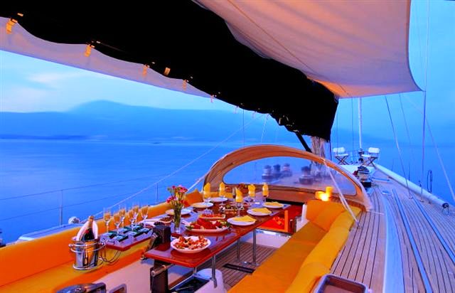 MIDNIGHT SUN Alfresco Dining.jpg