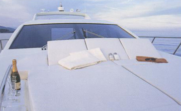 MINX Azimut 68S - Forward Sunpads.jpg