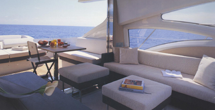 MINX Azimut 68S - Saloon 2.jpg