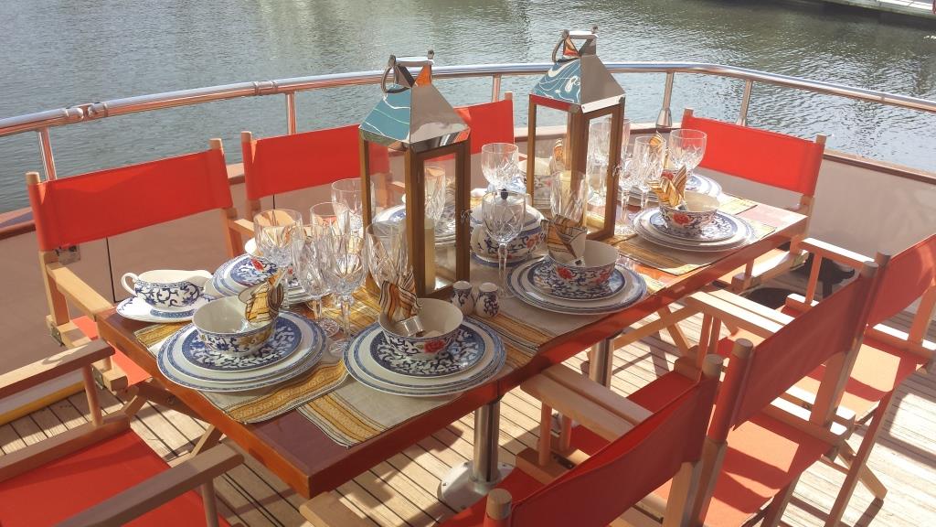 MIS MOONDANCE - Alfresco dining aft deck.jpg