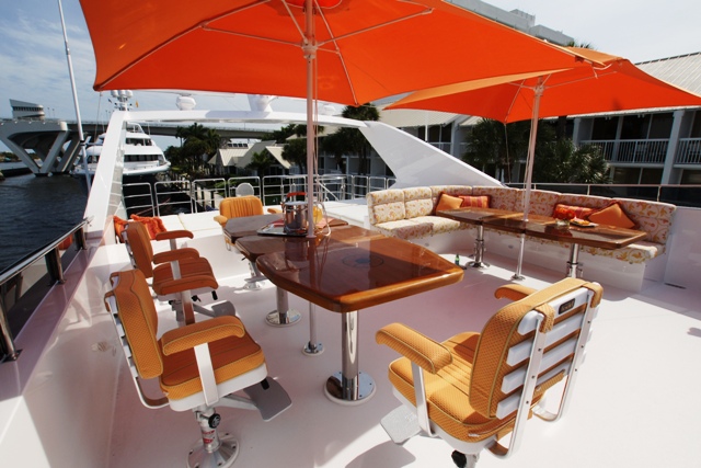 MISSY B II - Flybridge 2.jpg