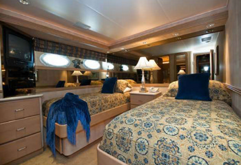 MIZ DORIS III  guest cabin.jpg