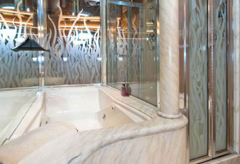 MIZ DORIS III master cabin spa pool tub.jpg