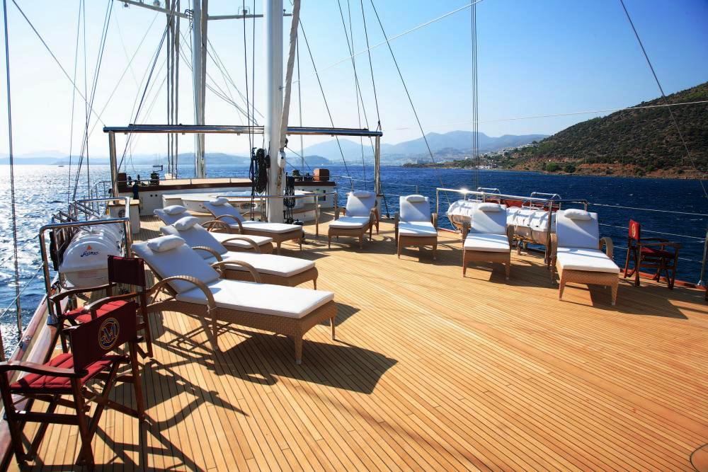 MONTIGNE -  Sundeck.jpg