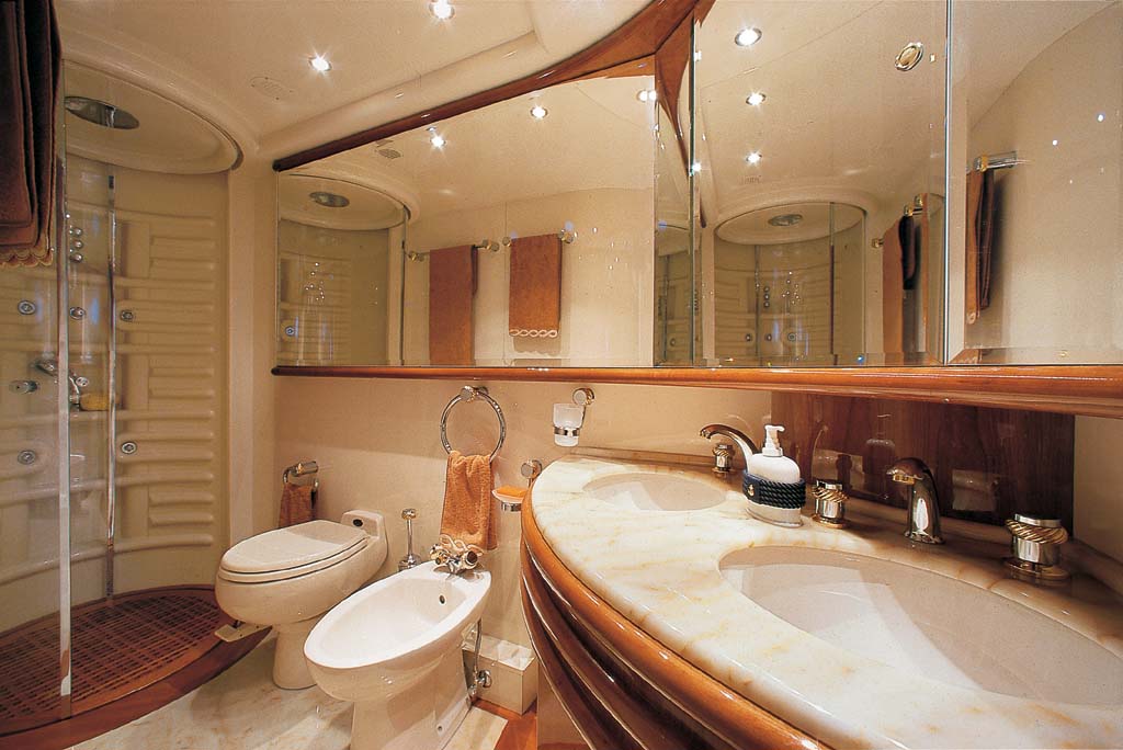 MOTOR YACHT IRIS - Master ensuite.jpg