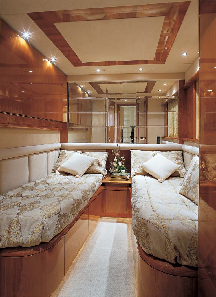 MOTOR YACHT IRIS - Twin cabin.jpg
