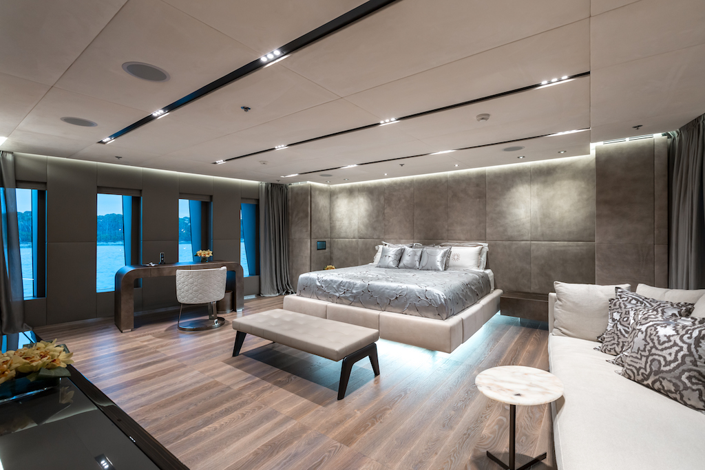 MOTOR YACHT OURANOS OWNER SUITE.jpg