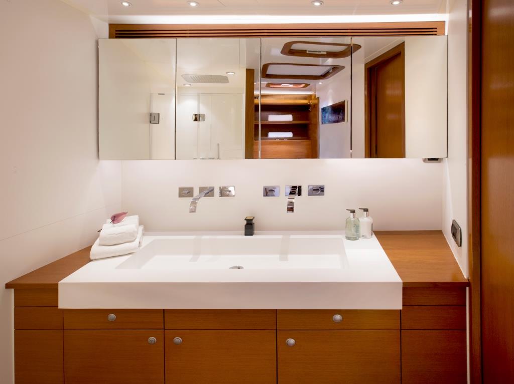 MUZUNI - Ensuite.jpg