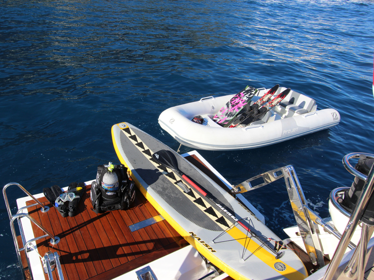 MUZUNI - Water toys.jpg
